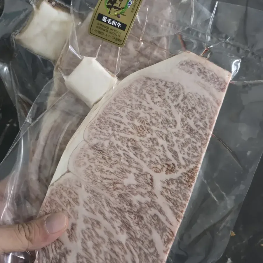 שיוש (marbling) של וואגיו יפני אמיתי בדירוג BMS גבוה