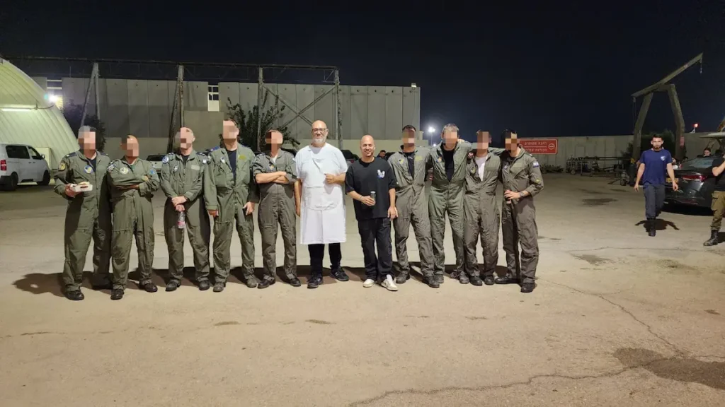דניאל ומושיק רוט עם טייסים