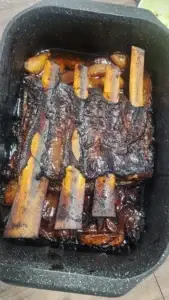 נתח אסאדו שלם צלוי בתבנית בבישול איטי